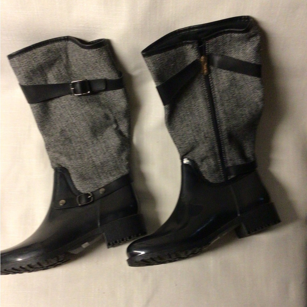 Source Unknown Black and Gray Winter Boots
